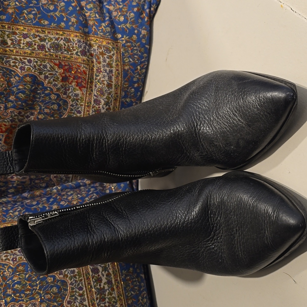 Everlane Pebbled Leather Ankle Boots